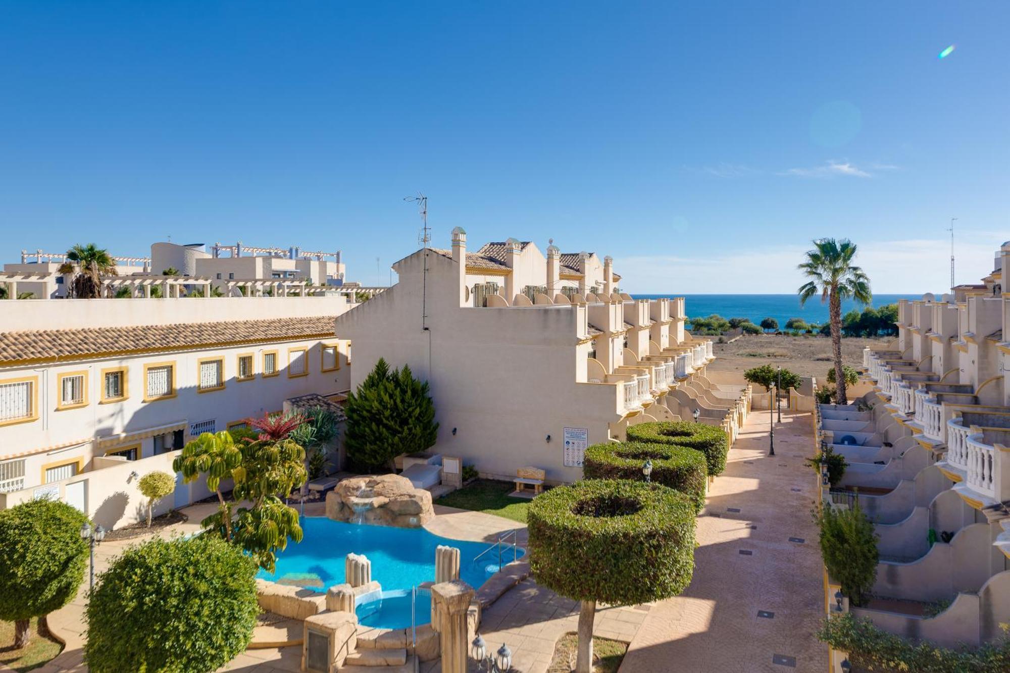 Cb Living - First Line Detached House, Cabo Roig Apartment *